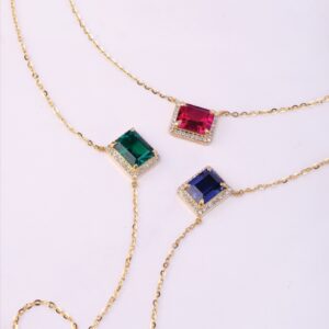 Tu Es Aurora Necklace